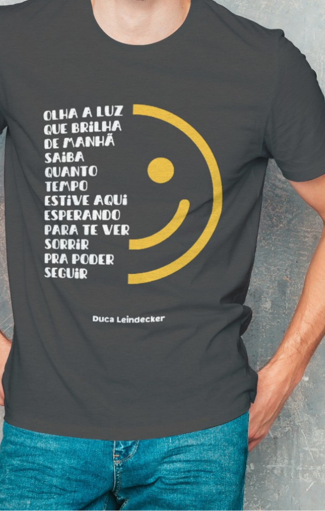 Foto do produto Camiseta O Amanhã Colorido - Smile | Cinza Chumbo